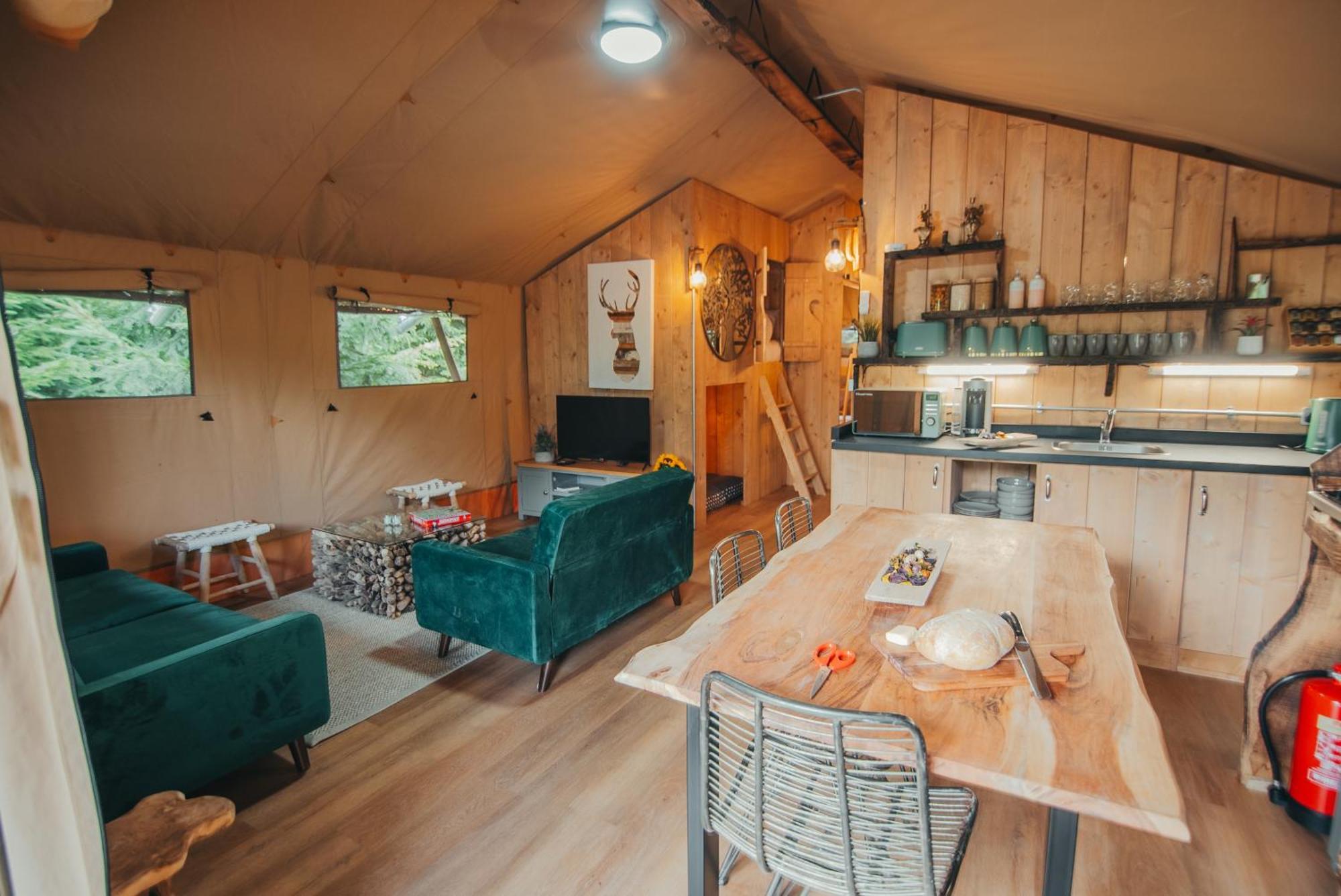 Cosy Forest Lodge Penrhos  Екстер'єр фото
