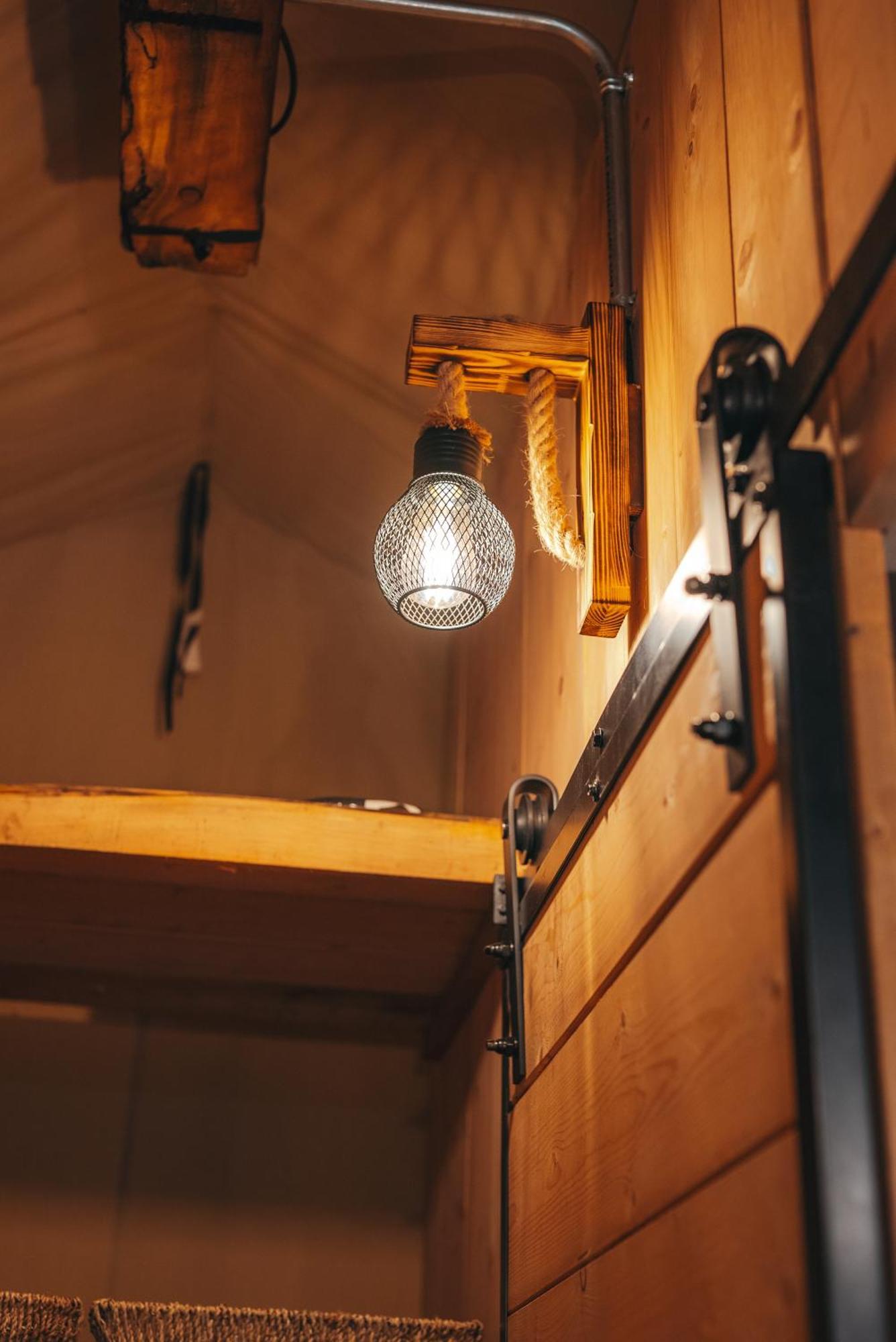 Cosy Forest Lodge Penrhos  Екстер'єр фото