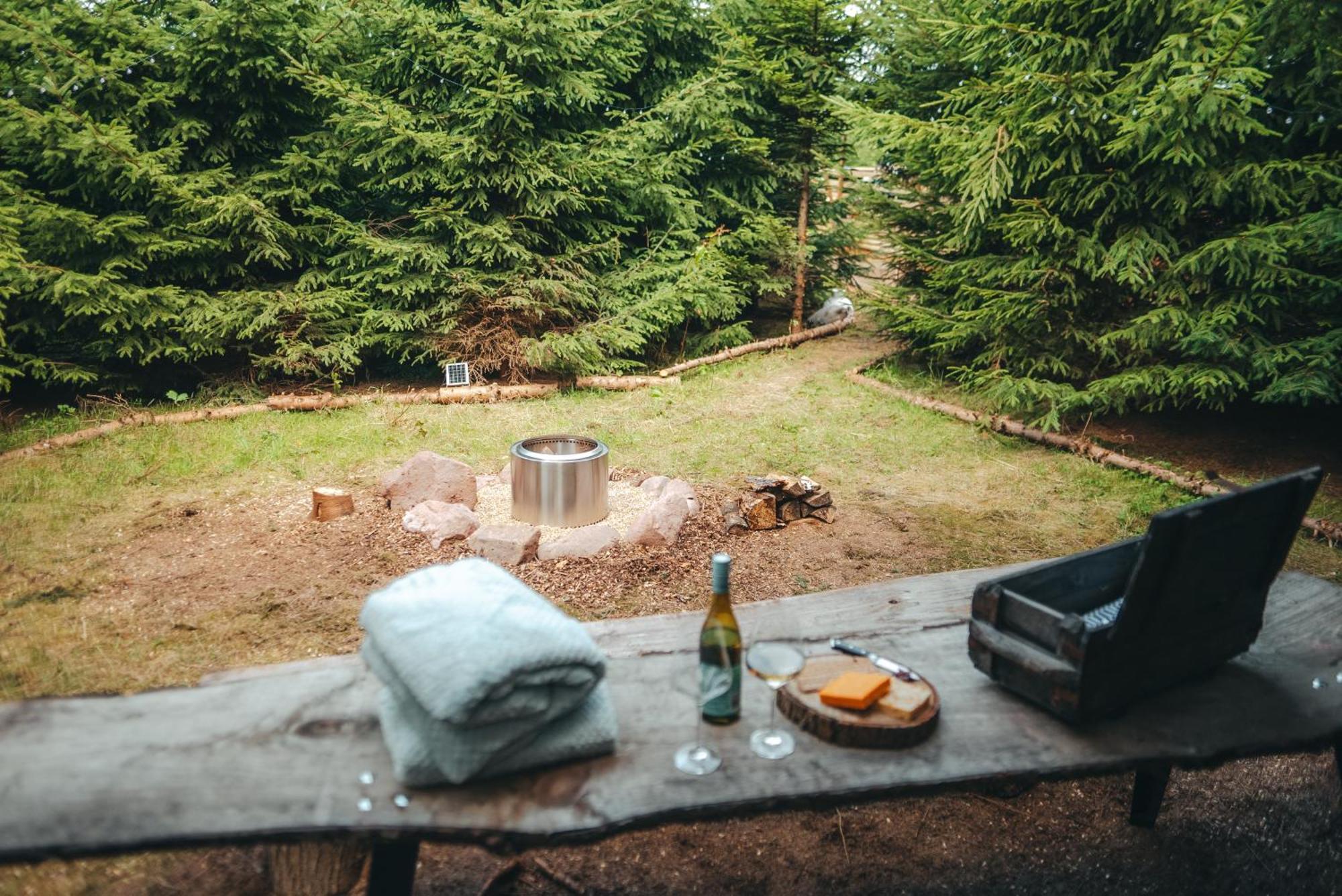 Cosy Forest Lodge Penrhos  Екстер'єр фото