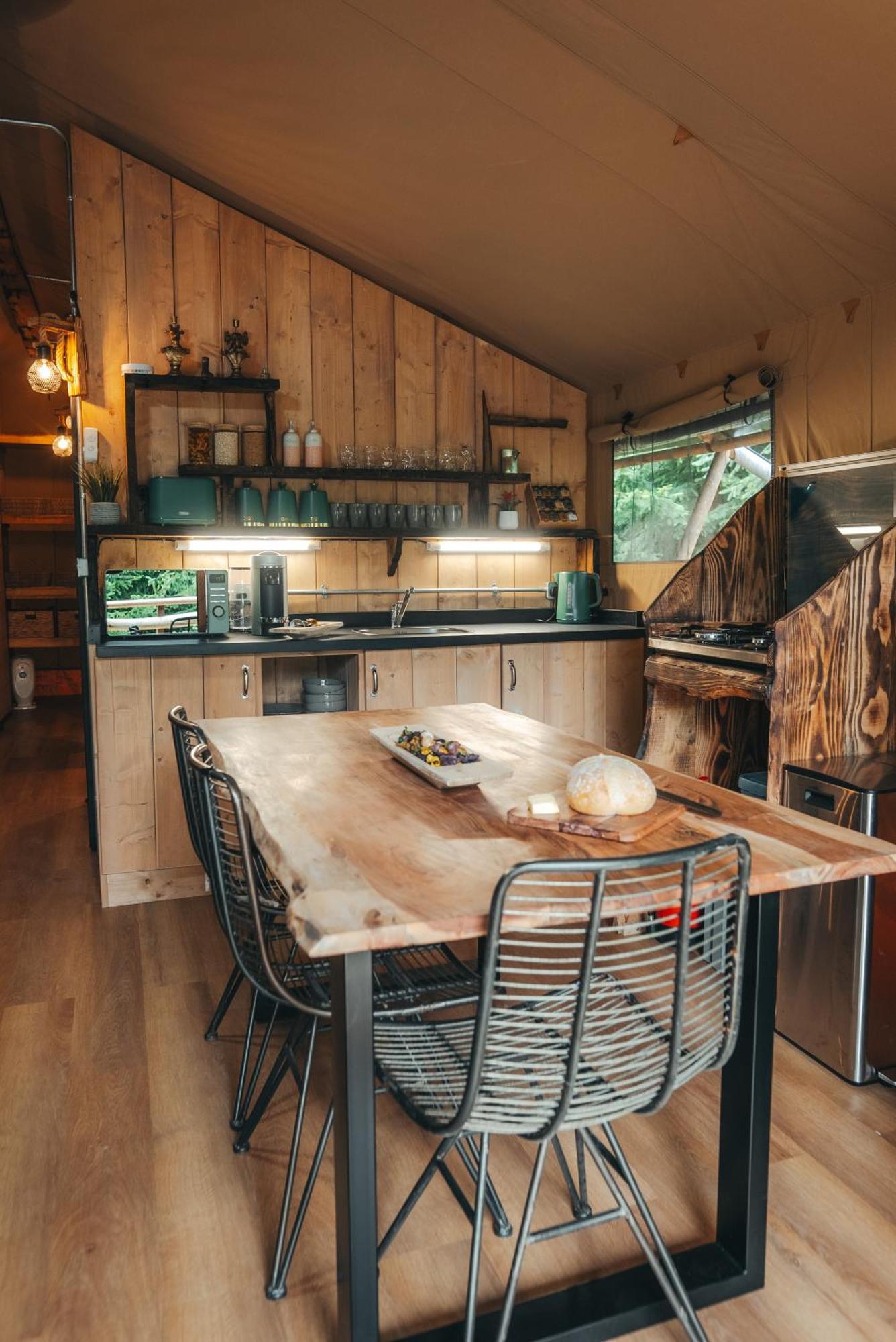 Cosy Forest Lodge Penrhos  Екстер'єр фото